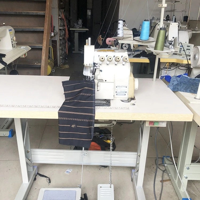 Heavy Equipment Supplier - 工業用オーバーロックミシン、ヘビーデューティー5本糸、トップサプライヤー品質、プロ仕様の縫製機器