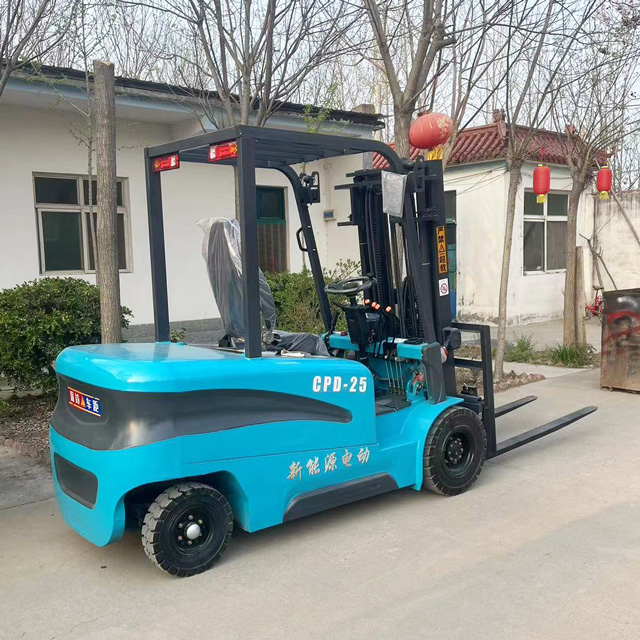 カスタム2.5トンディーゼルフォークリフトトラック、ヘビーデ - Heavy Equipment Logistics のレビューと価格